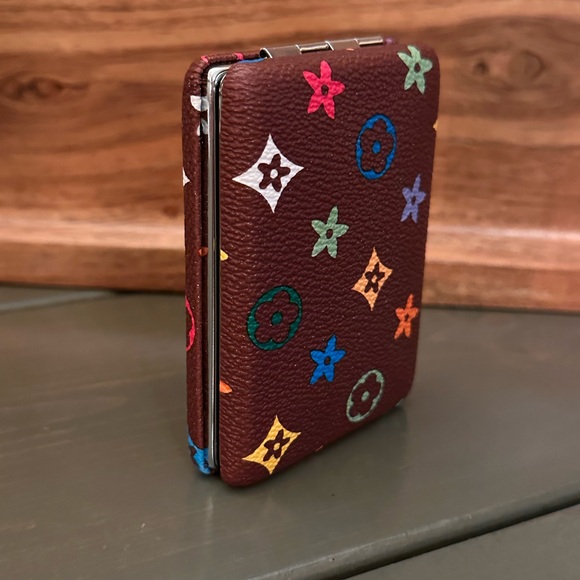 Compact Mirror - Picture 4 of 7